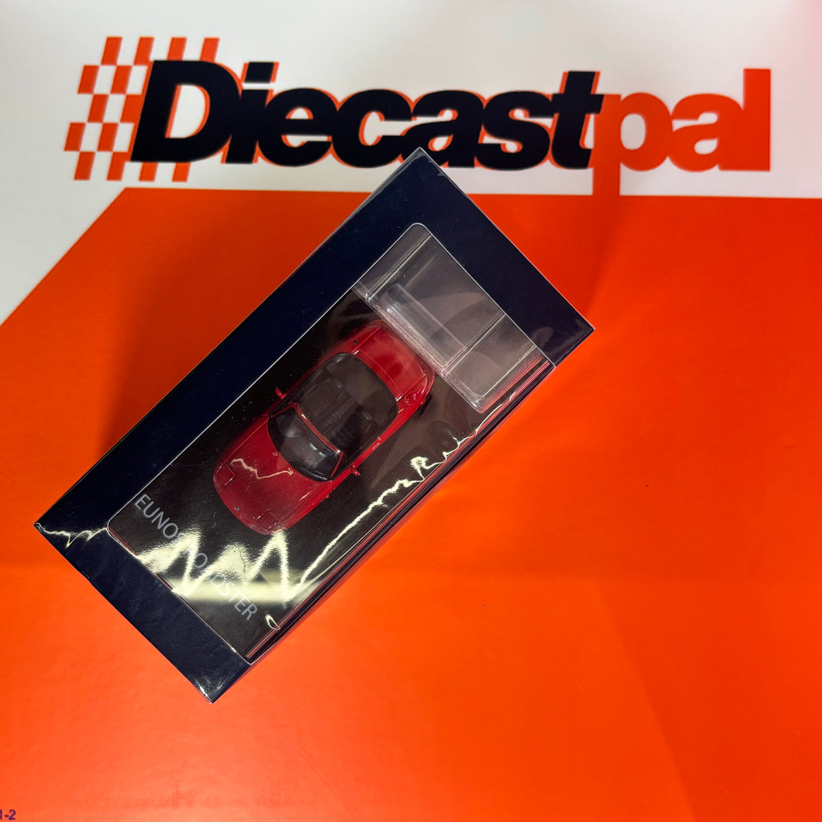 Hobby Japan Mazda MX-5 NA with Tonneau Cover Classic Red 1/64