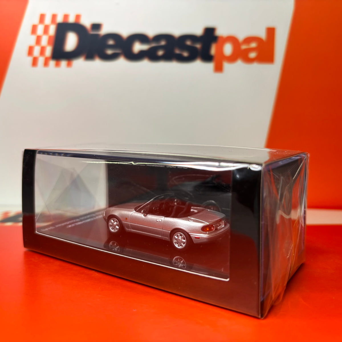 Motor Helix Mazda MX-5 EUNOS Roadster (NA) RHD Silver 1/64