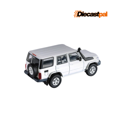 Para64 Toyota Prado Land Cruiser 76 French Vanilla 1/64
