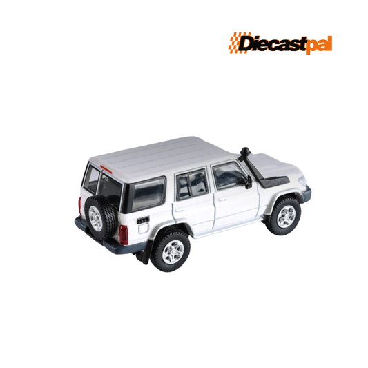 Para64 Toyota Prado Land Cruiser 76 French Vanilla 1/64